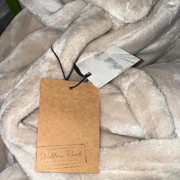 Willow Road Velvet Plush Comforter Set in Cream - Picture 3 of 9